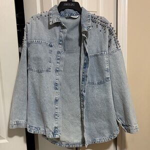 New Women’s Light washed Blue  Studded Jean Jacket Sz. Large